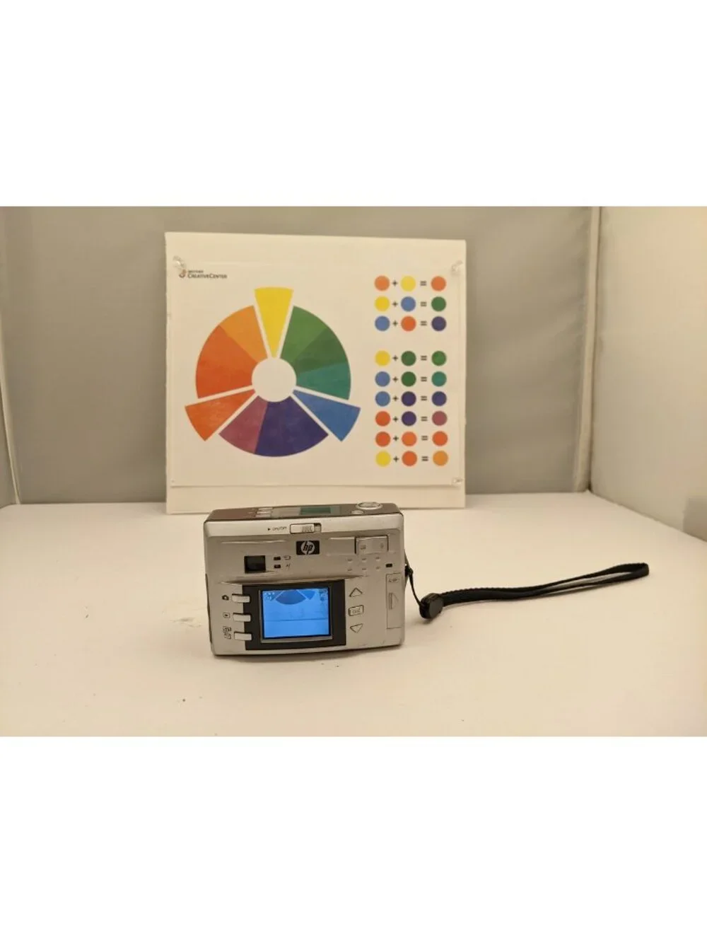 HP 735 PHOTOSMART Digital Camera w/ Wrist Strap | 3.2 MP | Silver | Q2210A USED